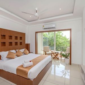 Majestic Ponmudi Dam View Room